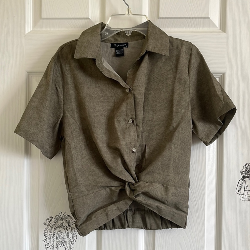 Green crop button up size s